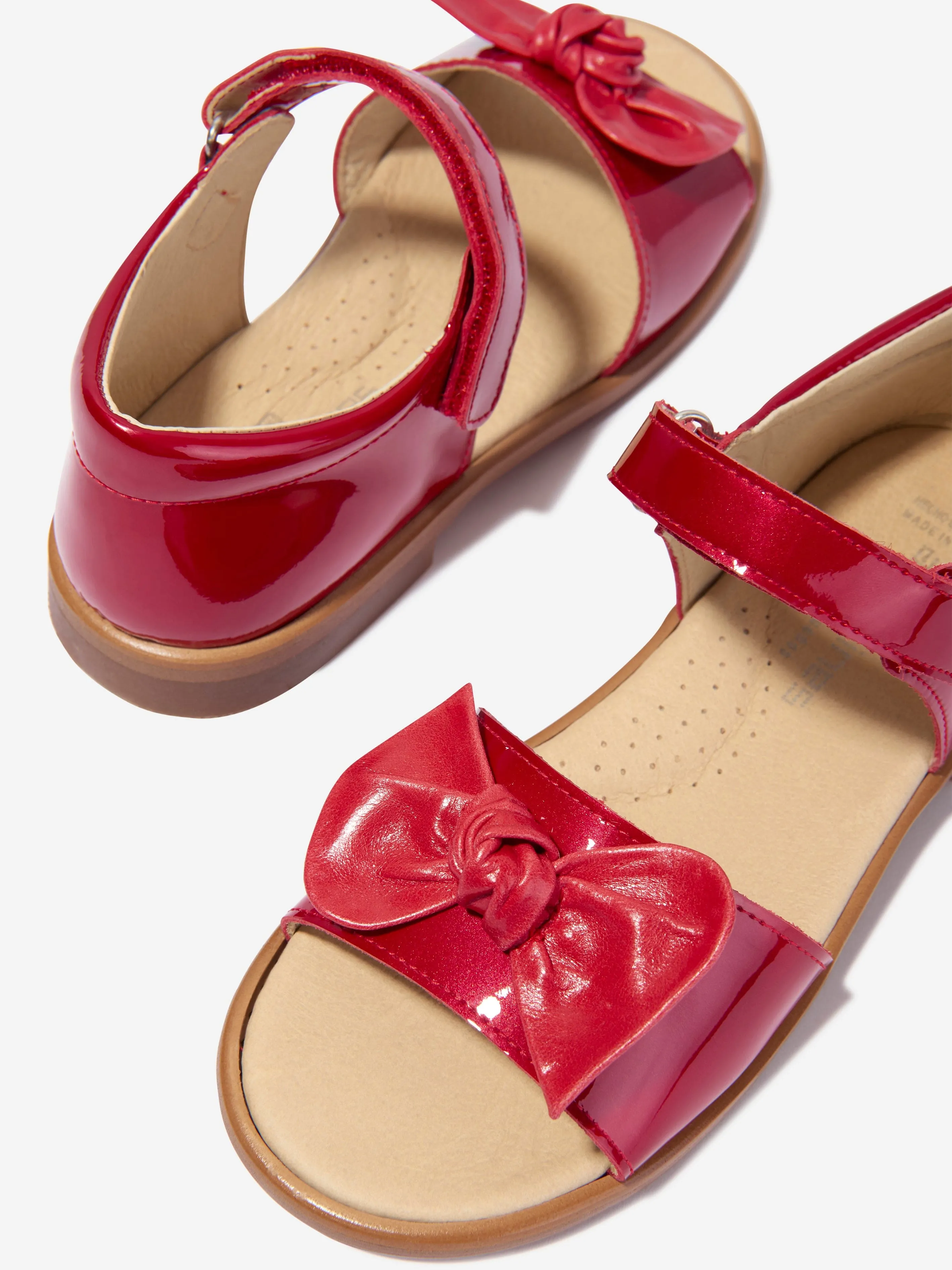 Andanines Girls Patent Leather Strap Sandals With Bow in Red