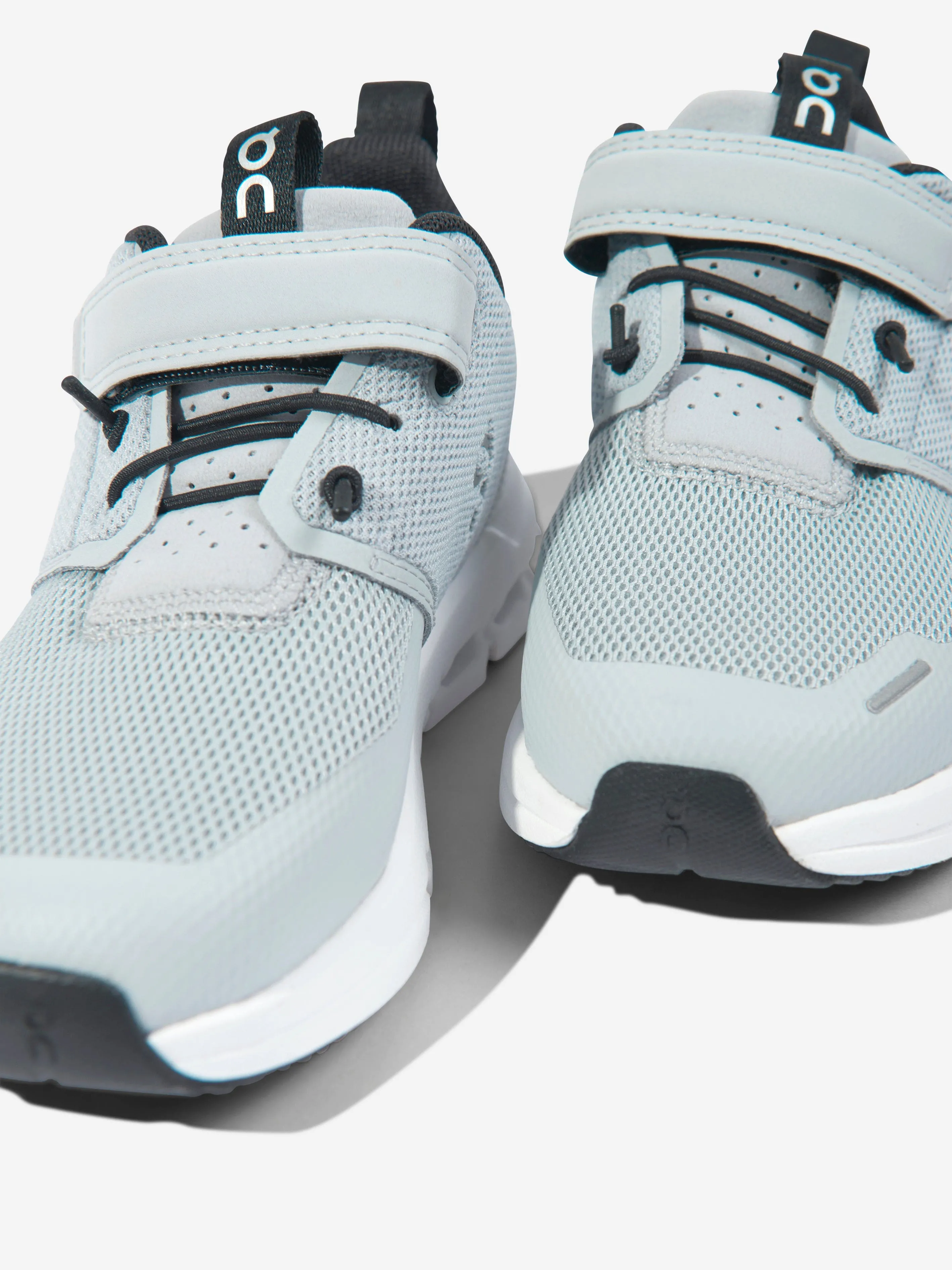 On Running Kids Cloud Play Trainers in Grey