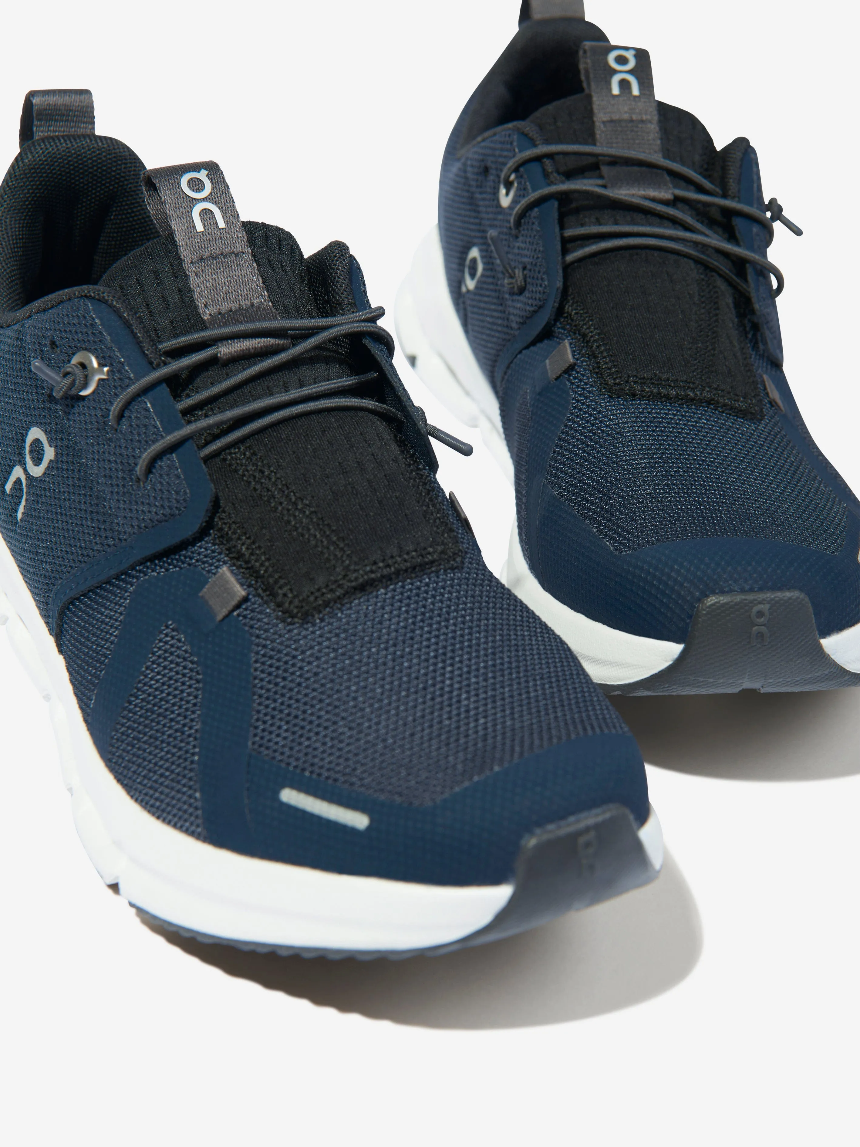 On Running Kids Cloud Sky Trainers in Navy